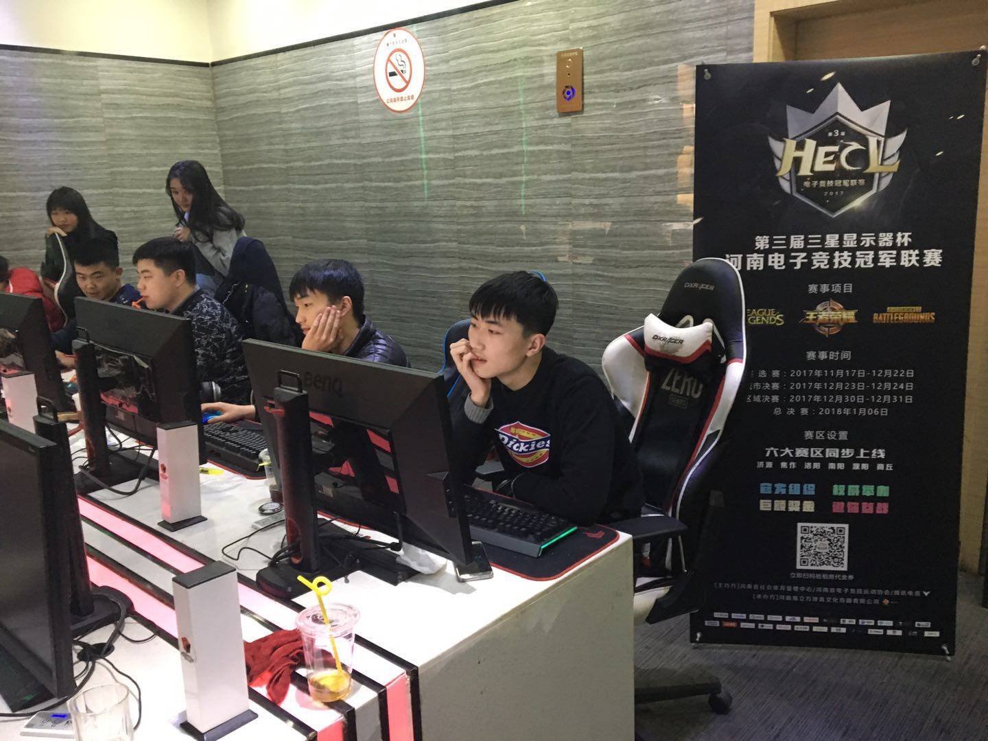 功得益于他 功得益于他